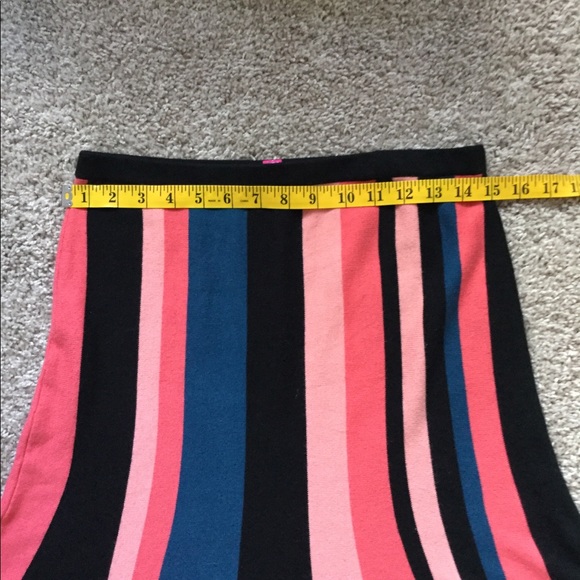 🔥🔥HOST PIC🔥🔥Vince Camuto Striped Flare Skirt - Picture 3 of 11